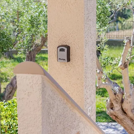 Astra - Beachfront Retreats アパート Koróni